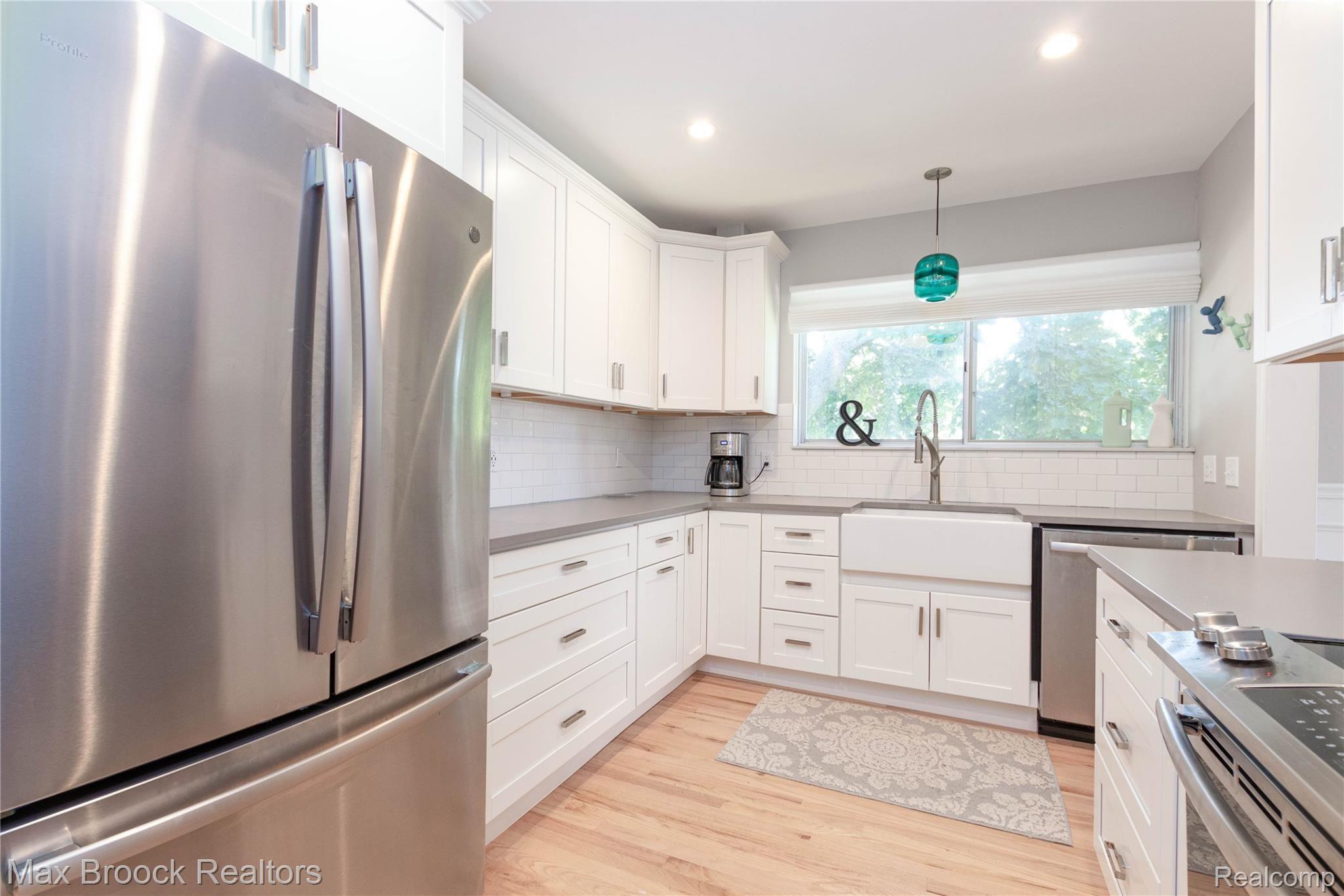 4043 West Maple Road, Unit 204 Bloomfield Hills, MI 48301 - Photo 11 of 20 IMG_7790-Edit.jpg