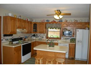 103 Poplar Grove Road Johnson City, TN 37601 - Photo 5 of 24 Spacious kitchen