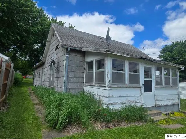 $18,000 | 471 Cedar Street, Dallas City, IL 62330