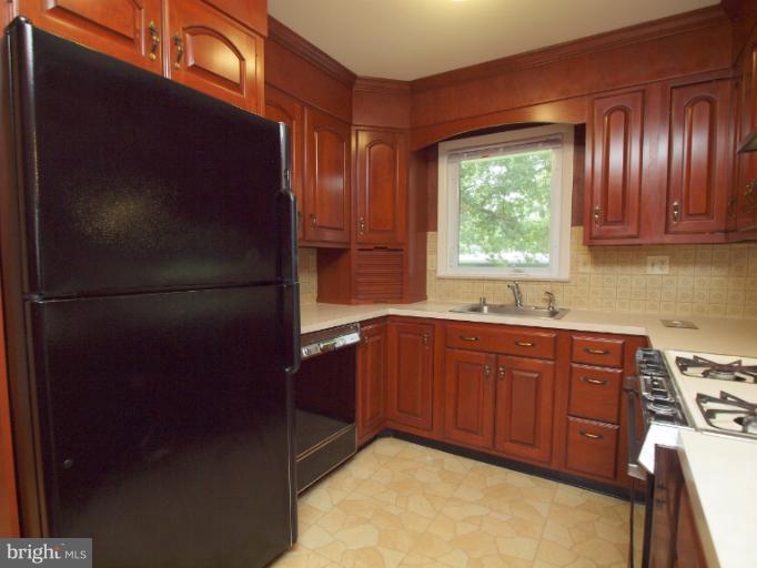 9625 Braddock Road Fairfax, VA 22032 - Photo 14 of 30 Kitchen