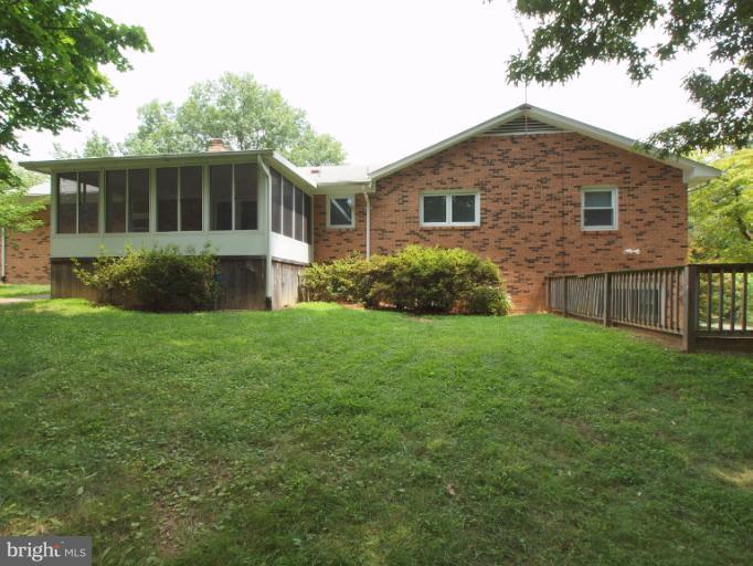 9625 Braddock Road Fairfax, VA 22032 - Photo 4 of 30 Exterior (Rear)