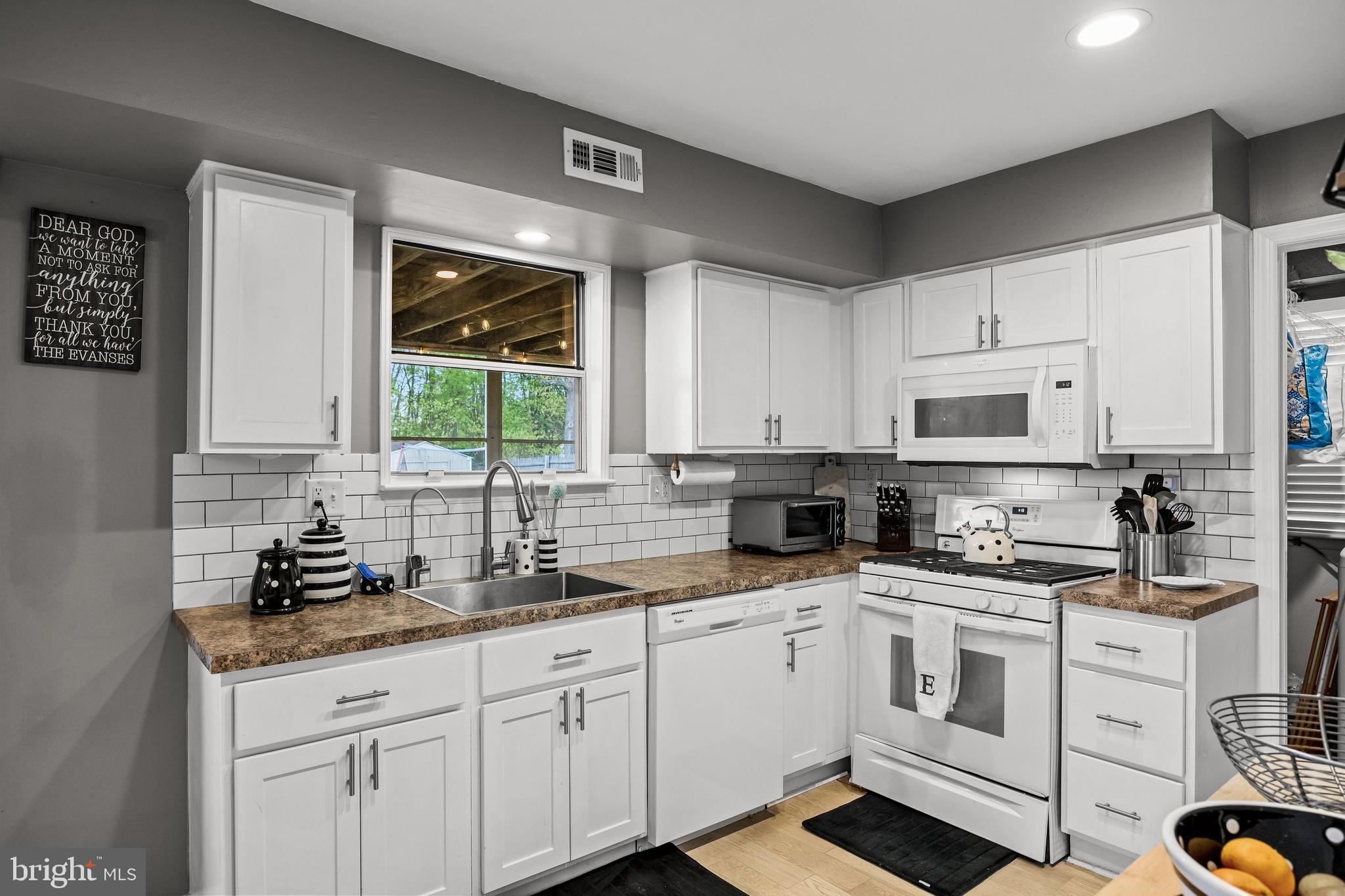 71 Edinburgh Road Blackwood, NJ 08012 - Photo 8 of 33