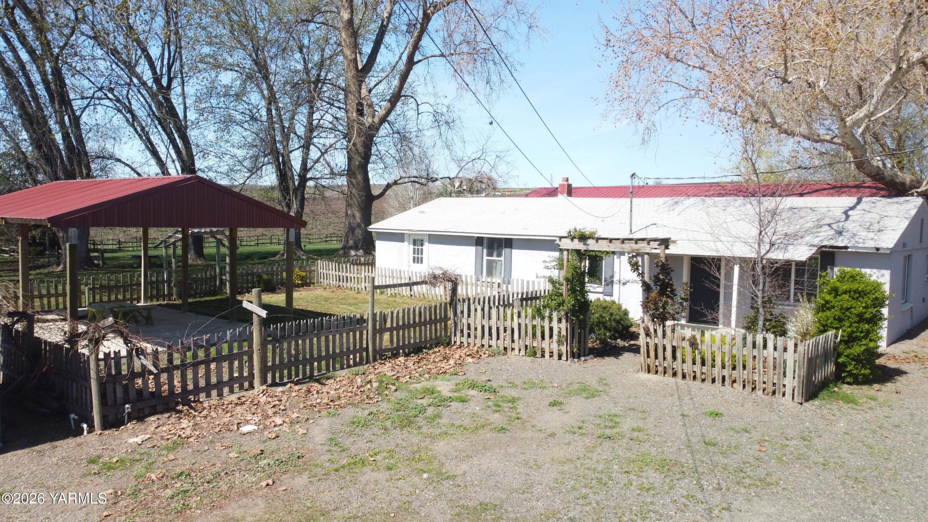 3676 North County Line Road Sunnyside, WA 98944 - Photo 1 of 19 dji_fly_20260404_131722_419_177533391943