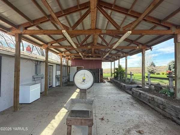 $289,000 | 3676 North County Line Road, Sunnyside, WA 98944