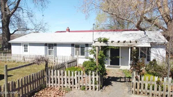 $289,000 | 3676 North County Line Road, Sunnyside, WA 98944