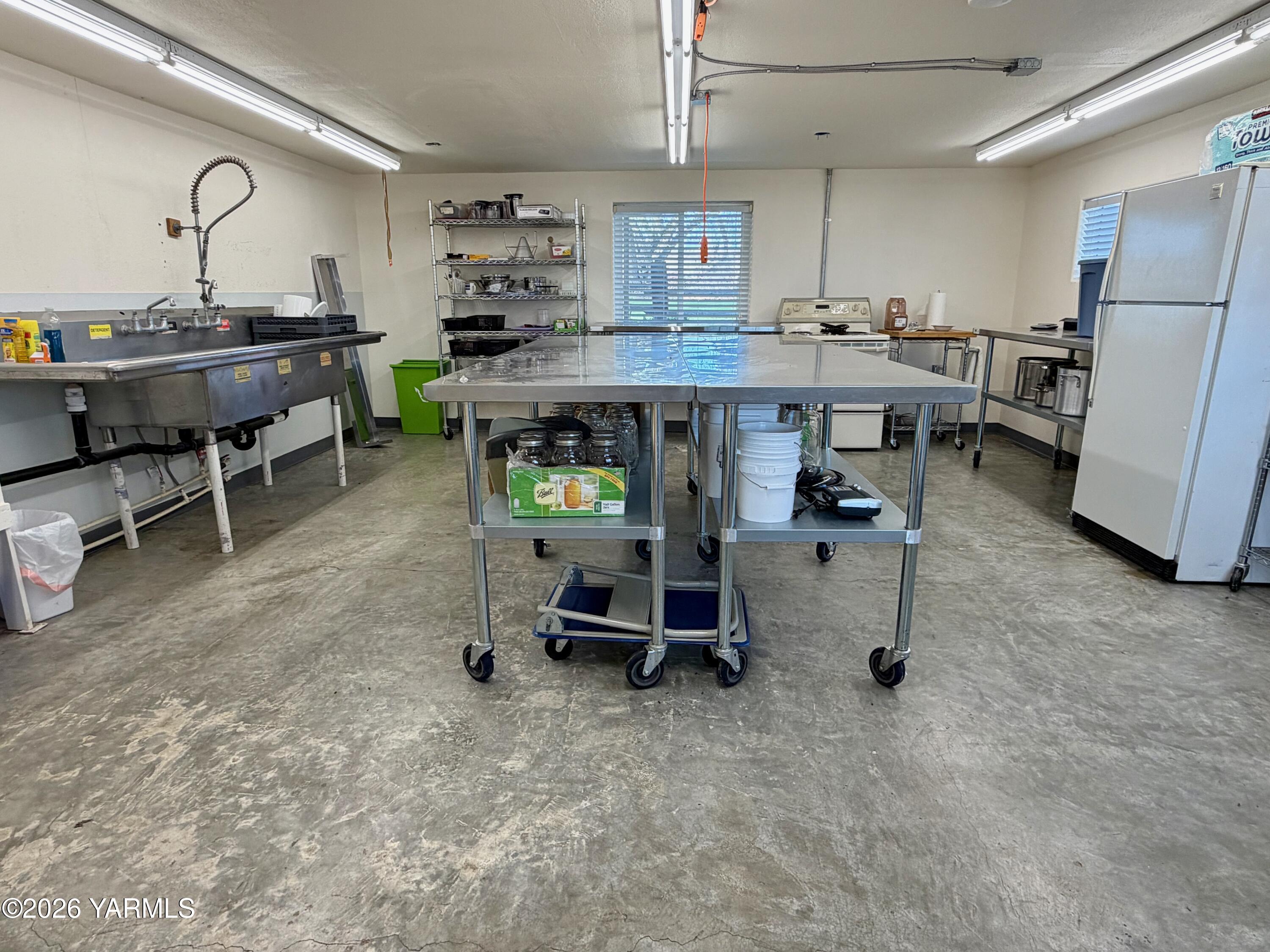 3676 North County Line Road Sunnyside, WA 98944 - Photo 3 of 19 IMG_1535