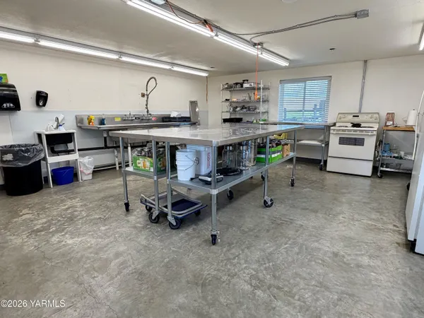 $289,000 | 3676 North County Line Road, Sunnyside, WA 98944