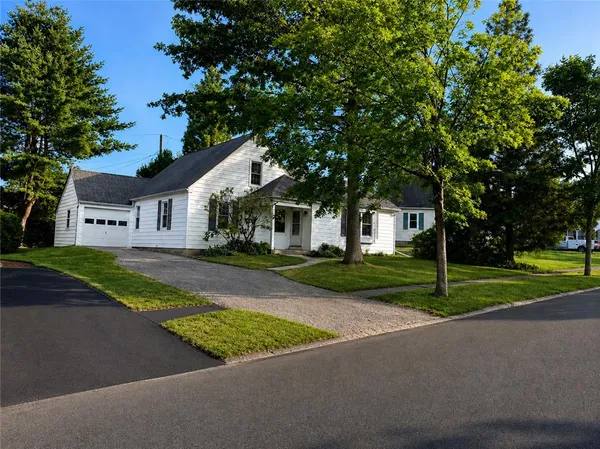 $379,900 | 974 Juniper Road, Hellertown, PA 18055