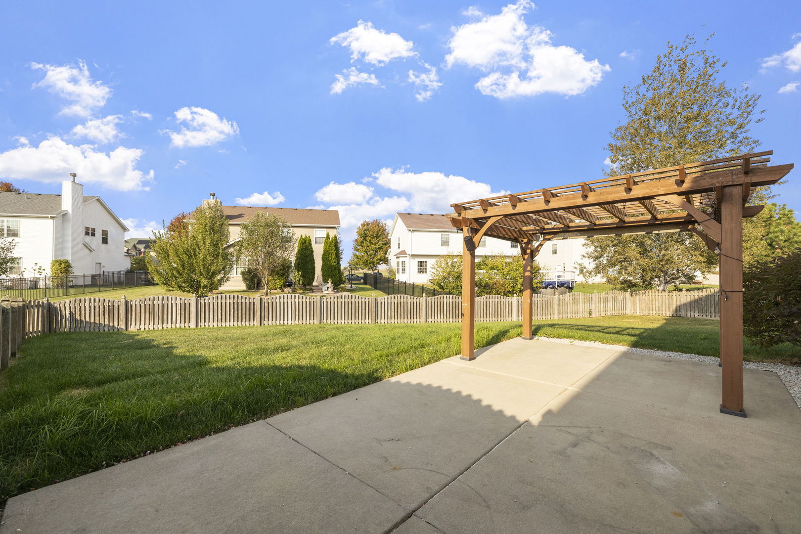 526 Lily Court Minooka, IL 60447 - Photo 23 of 26 a view of a backyard of the house