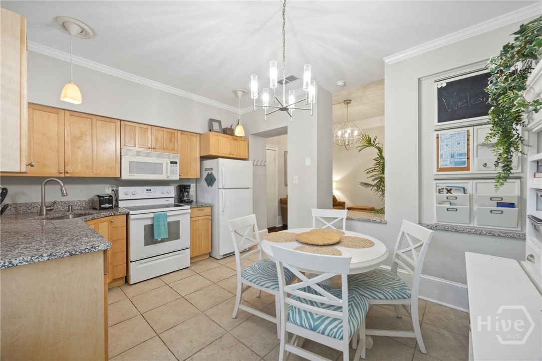 217 Abercorn Street, Unit B3 Savannah, GA 31401 - Photo 11 of 25 Kitchen and dining area