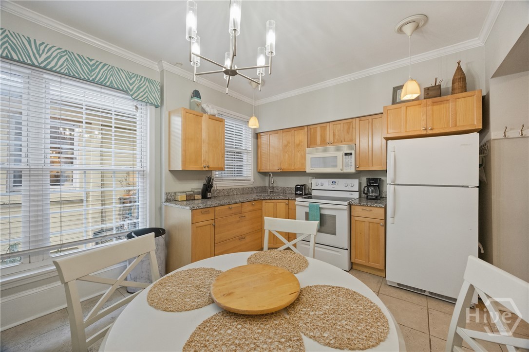 217 Abercorn Street, Unit B3 Savannah, GA 31401 - Photo 12 of 25 Kitchen and dining area