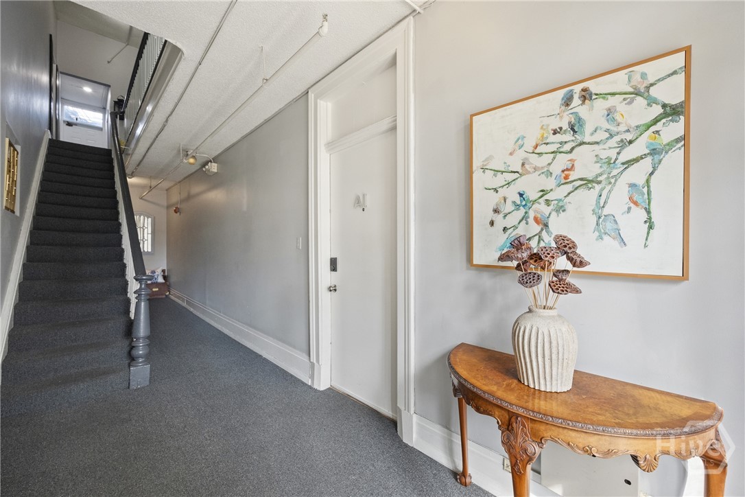 217 Abercorn Street, Unit B3 Savannah, GA 31401 - Photo 4 of 25 Private access hallway