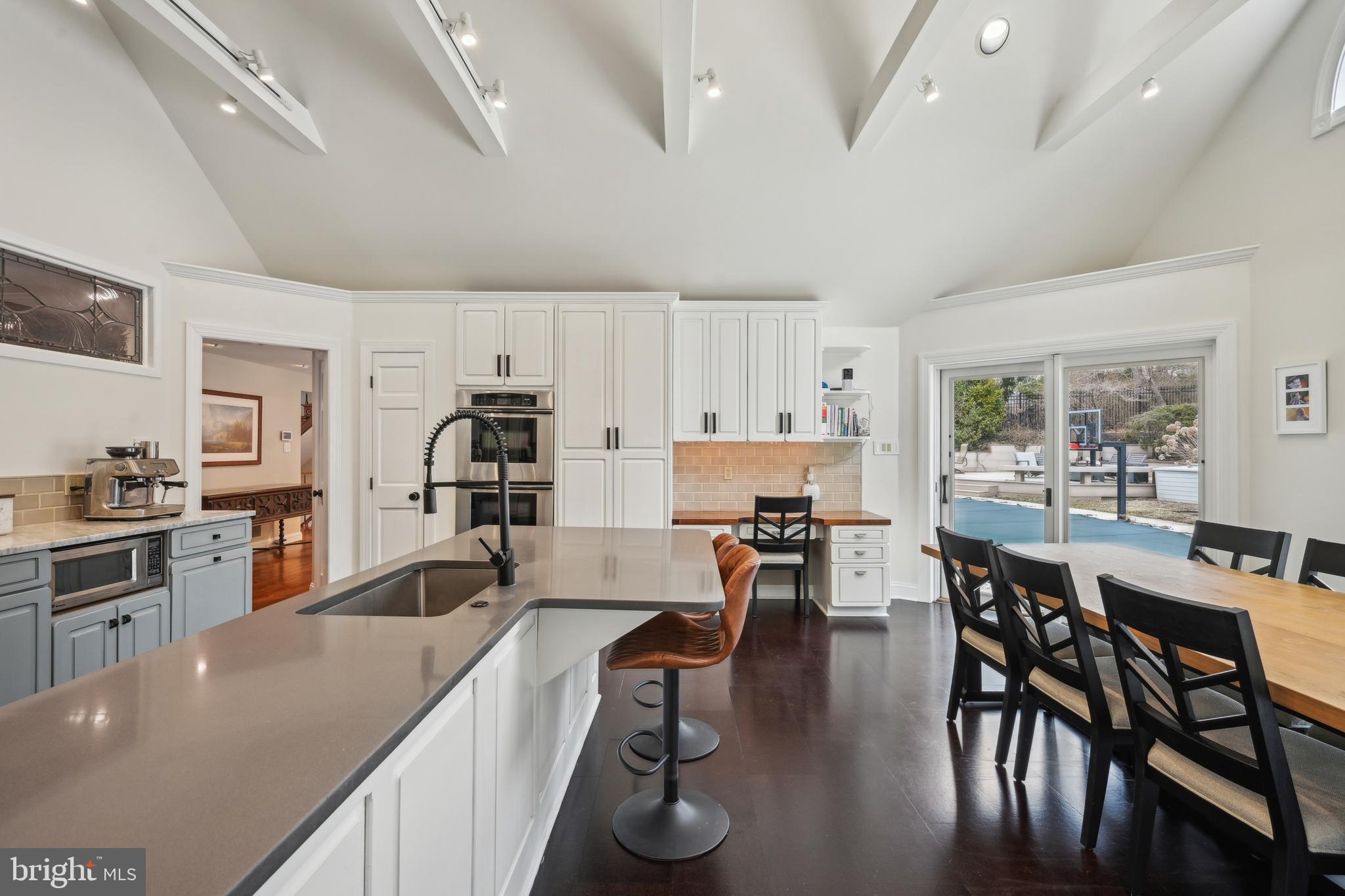 38 Dunminning Road Newtown Square, PA 19073 - Photo 17 of 67 Large Kitchen with island seating