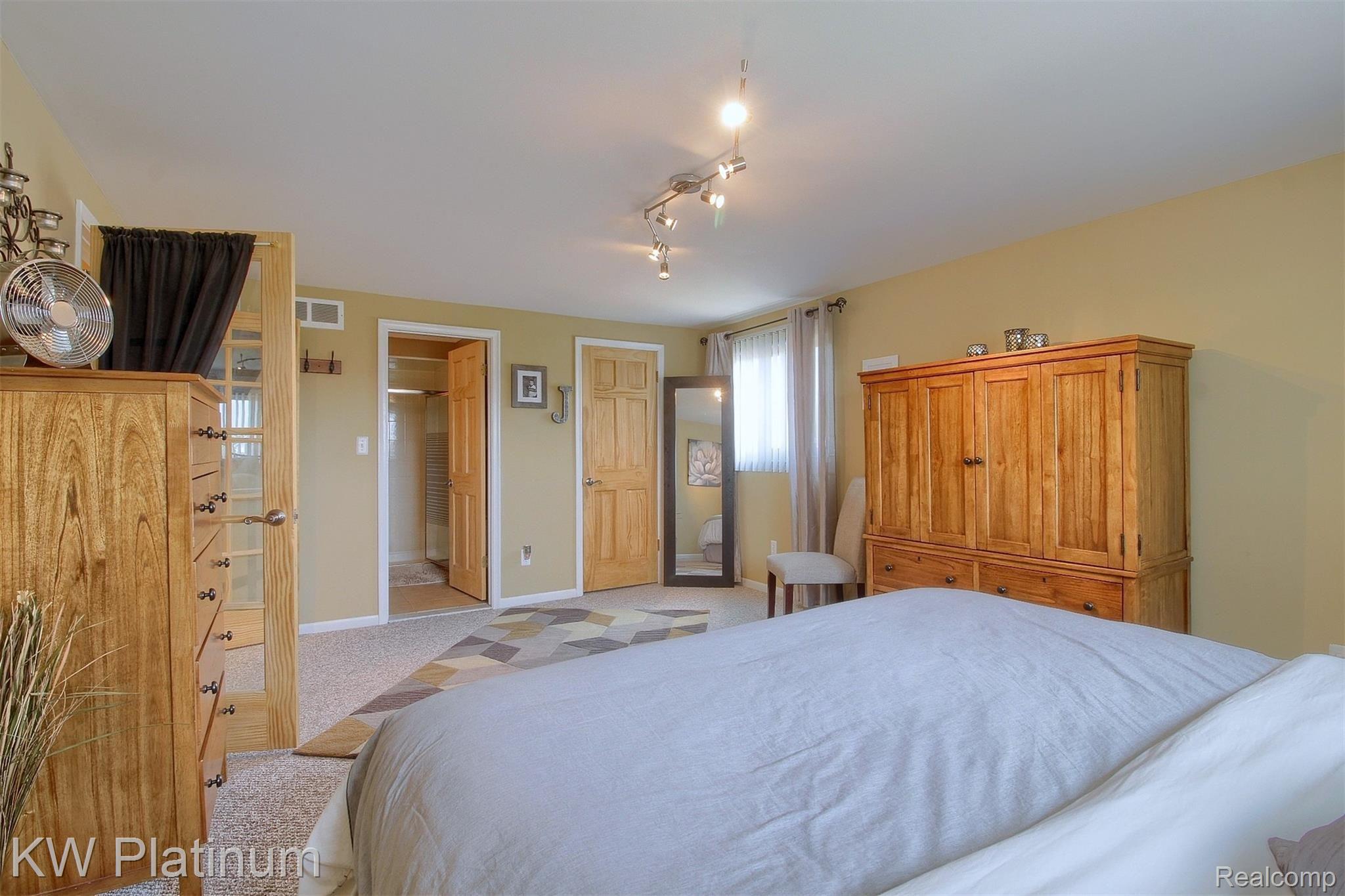 47485 Tilch Road Macomb, MI 48044 - Photo 18 of 28 18-Master Bedroom 2nd View.jpg