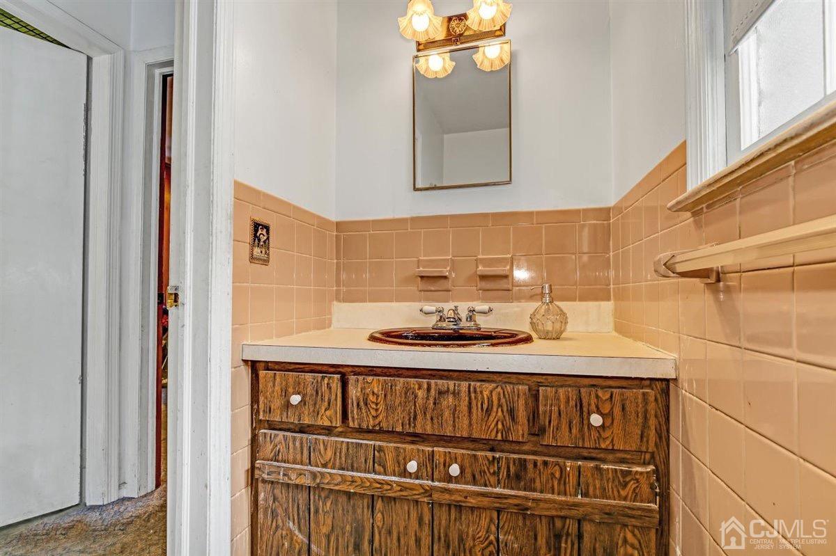 147 Fern Road East Brunswick, NJ 08816 - Photo 28 of 40 Gallery Image 28