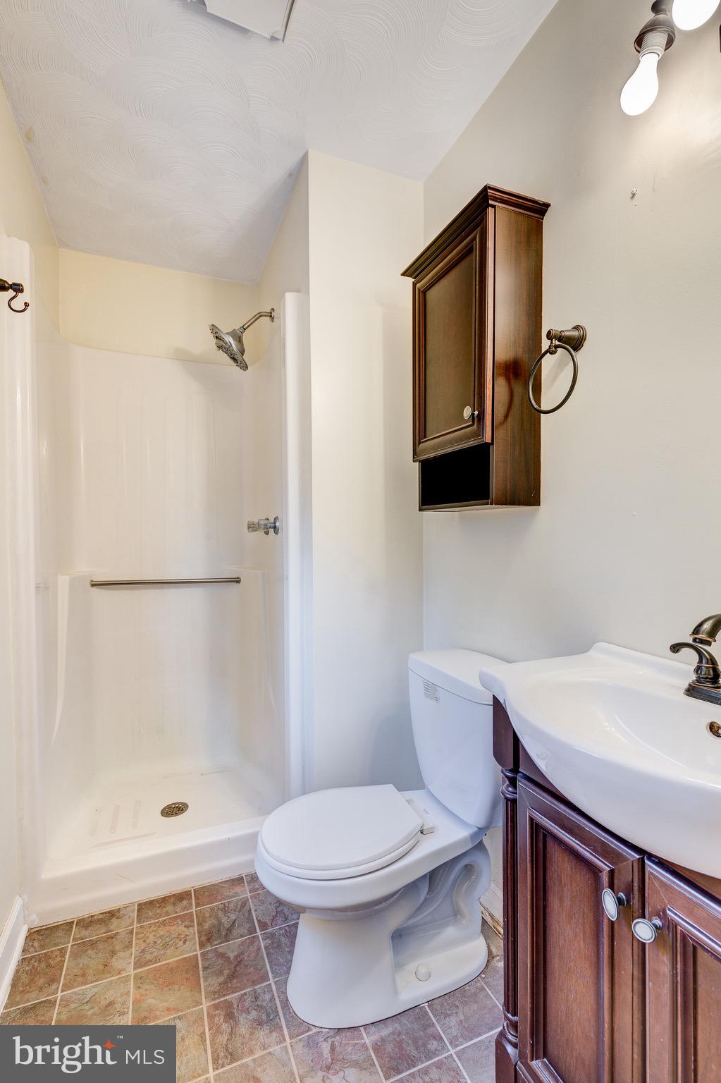 1075 Stone Road Westminster, MD 21158 - Photo 18 of 42 Hall Full Bathroom