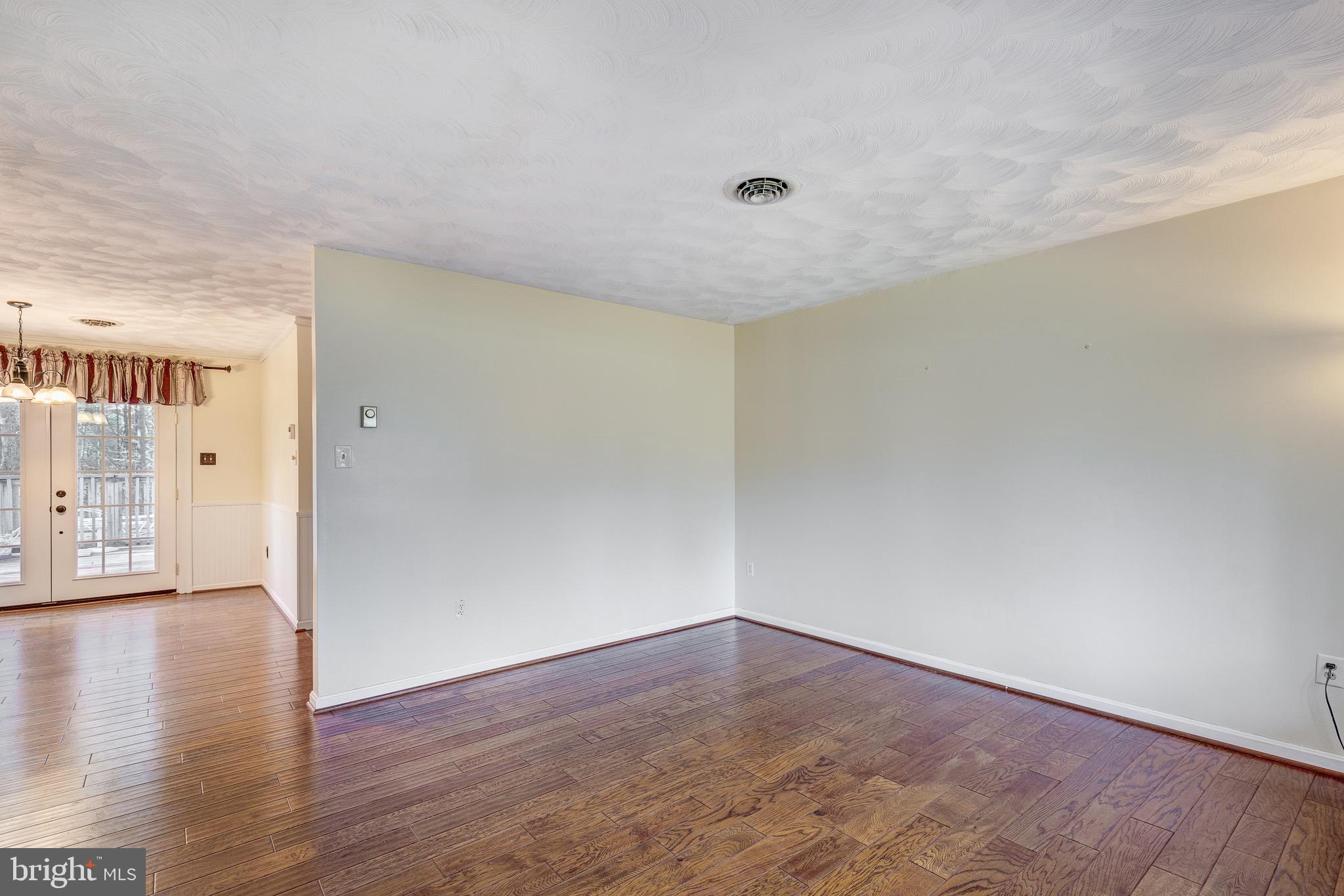 1075 Stone Road Westminster, MD 21158 - Photo 4 of 42 Living/Dining Room