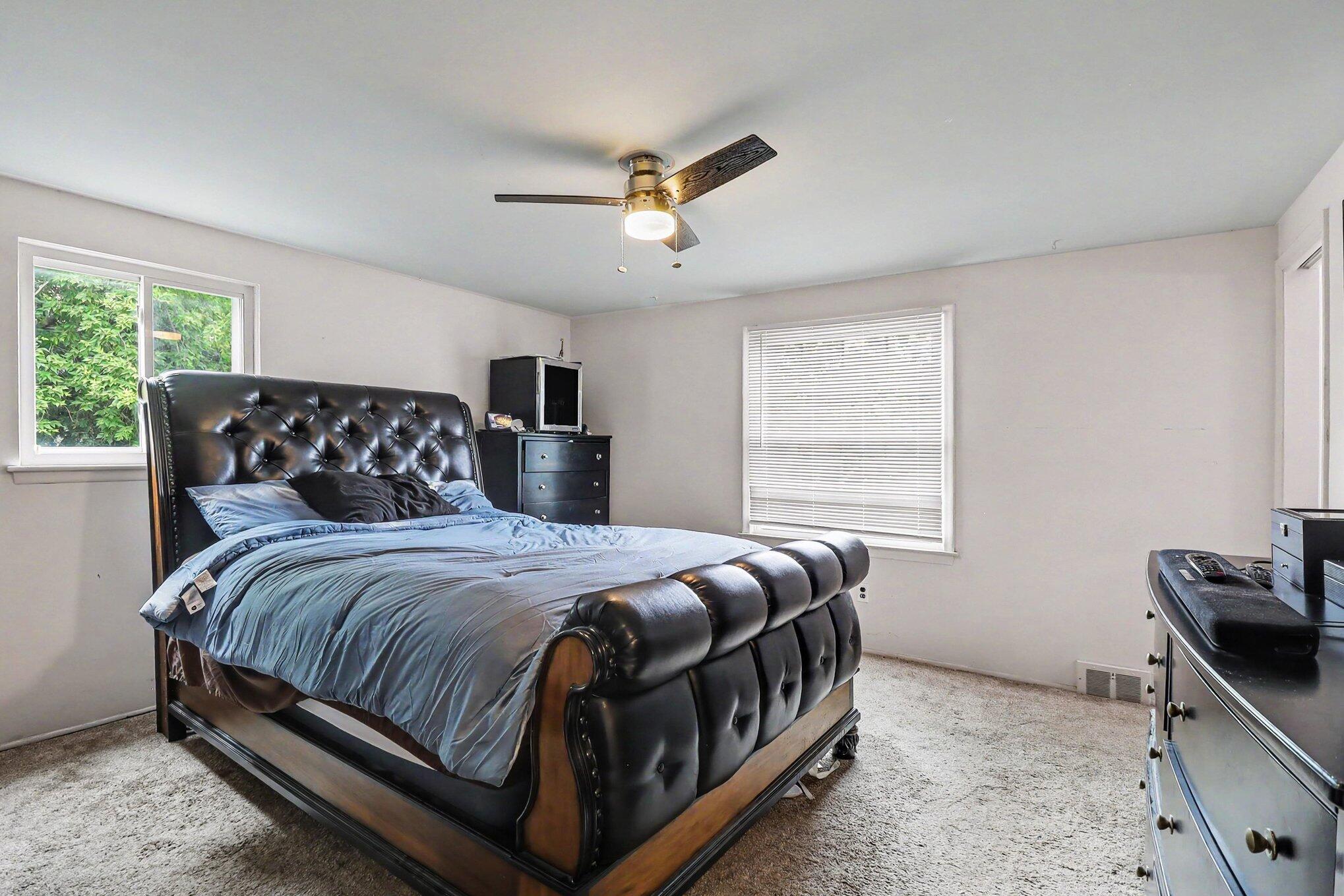 16360 Rutherland Street East Southfield, MI 48076 - Photo 15 of 29 020_file_1845