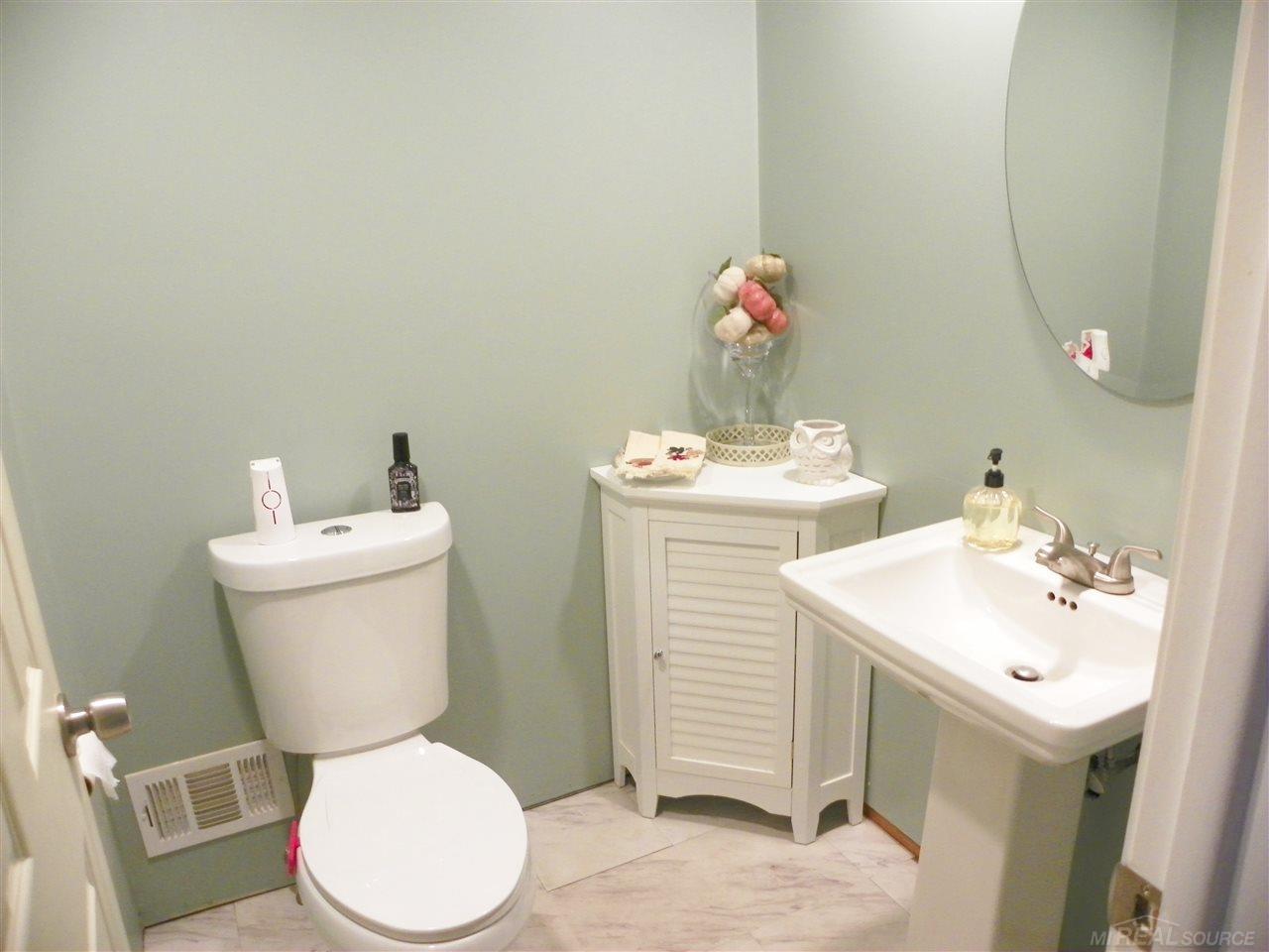 1432 Oakbrook Rochester Hills, Unit BLDG 12 Rochester, MI 48307 - Photo 10 of 19