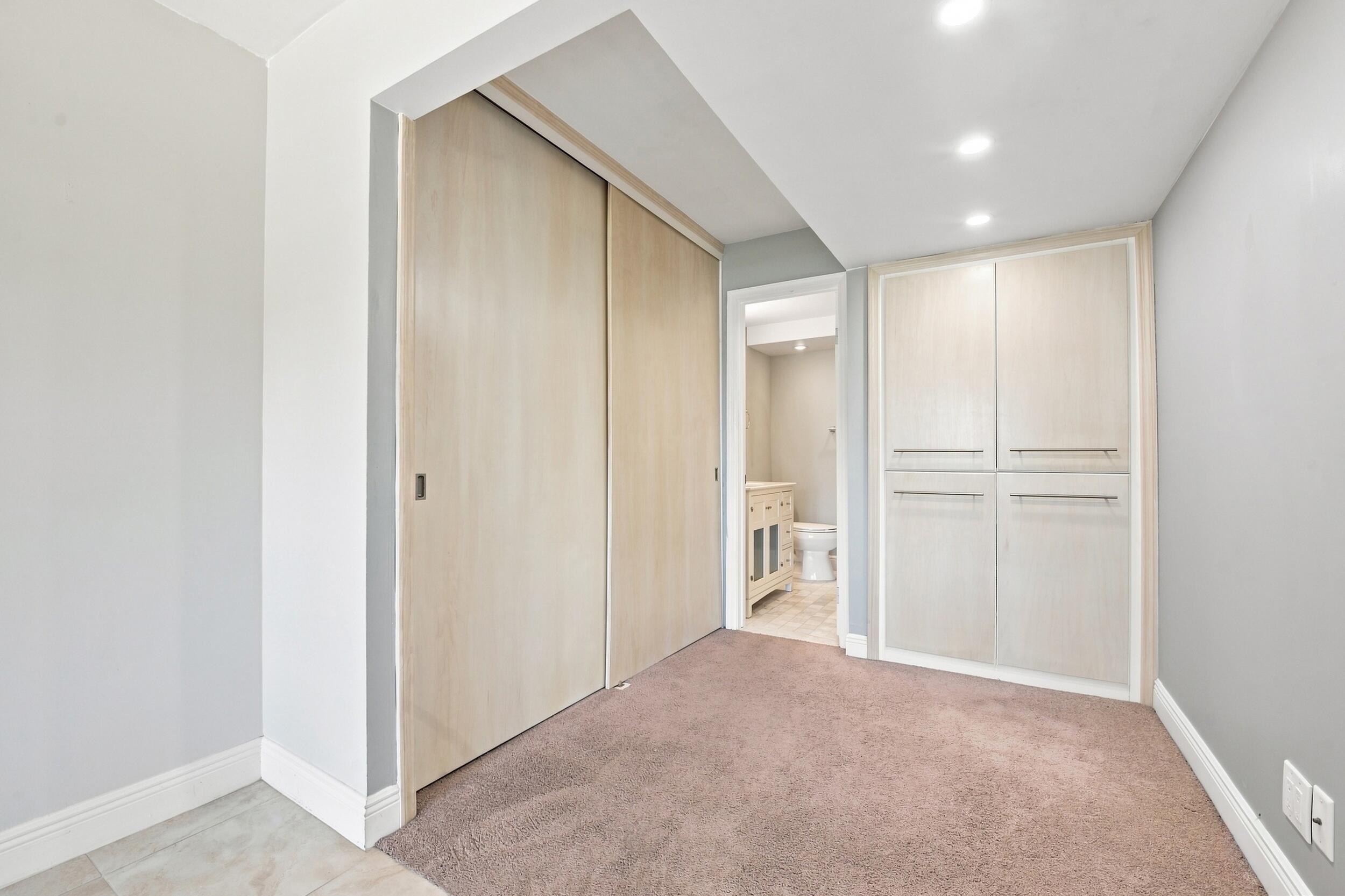 9300 Southwest 8th Street, Unit 219 Boca Raton, FL 33428 - Photo 22 of 26 Dress area-original