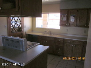 4228 East Apollo Road Phoenix, AZ 85042 - Photo 5 of 14 kitchen