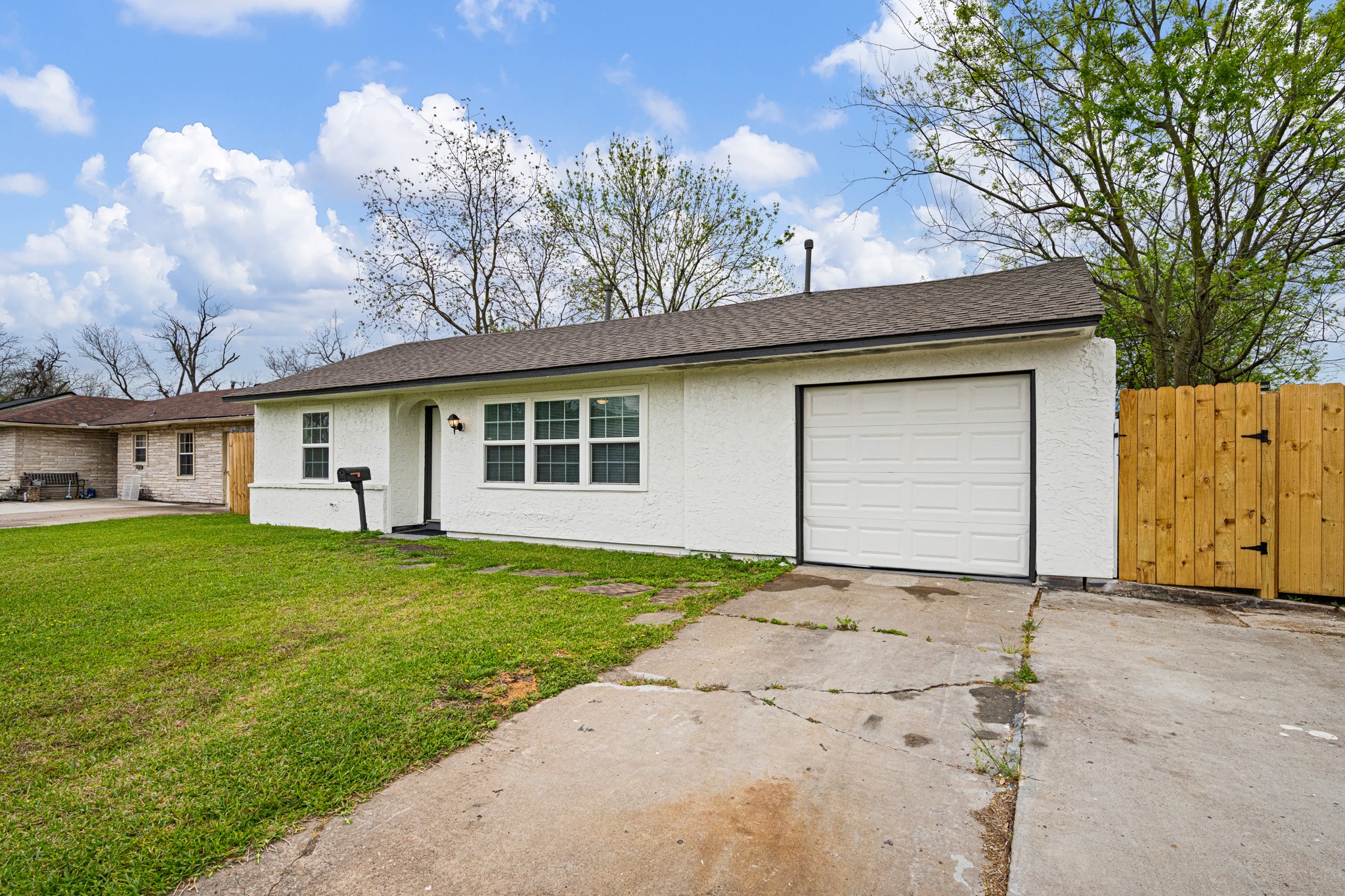 1426 Shawnee Street Houston, TX 77034 - Photo 5 of 34