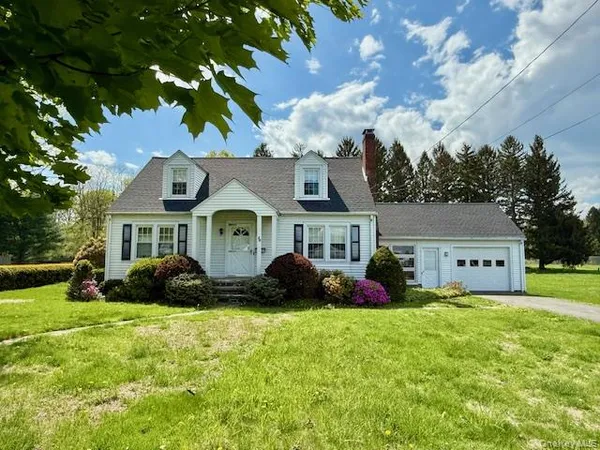 $3,950 | 70 Mulberry Street, Rhinebeck, NY 12572