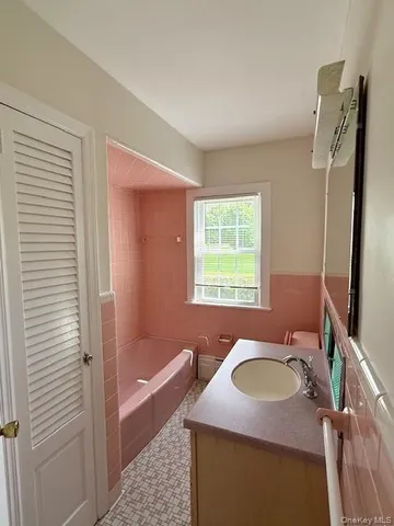 $4,100 | 70 Mulberry Street, Rhinebeck, NY 12572