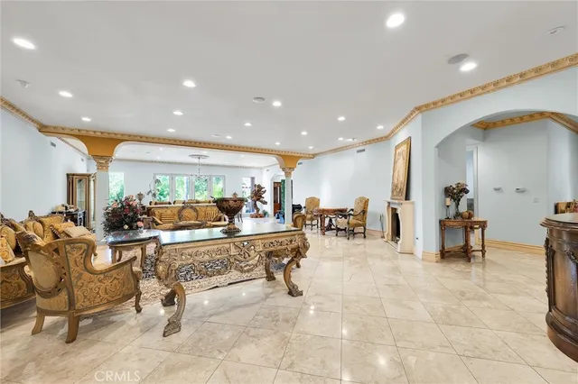 a view of a livingroom with furniture