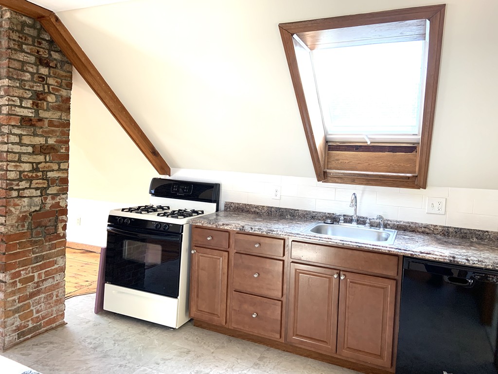 24 Rantoul Street, Unit 3 Beverly, MA 01915 - Photo 3 of 15 Gallery Image 3