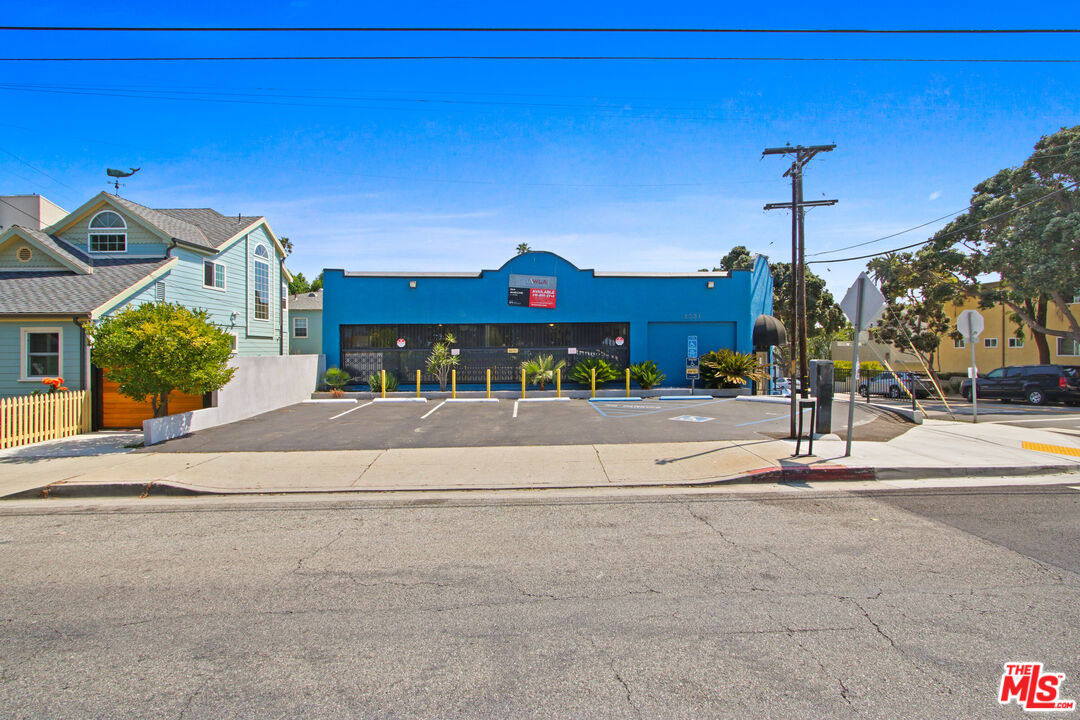 2331 4th Street Santa Monica, CA 90405 - Photo 2 of 10 a front view of a building with street
