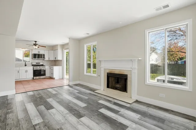 $3,200 | 1101 Ashford Lane, Westmont, IL 60559