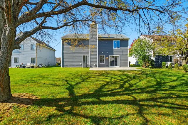 $3,200 | 1101 Ashford Lane, Westmont, IL 60559