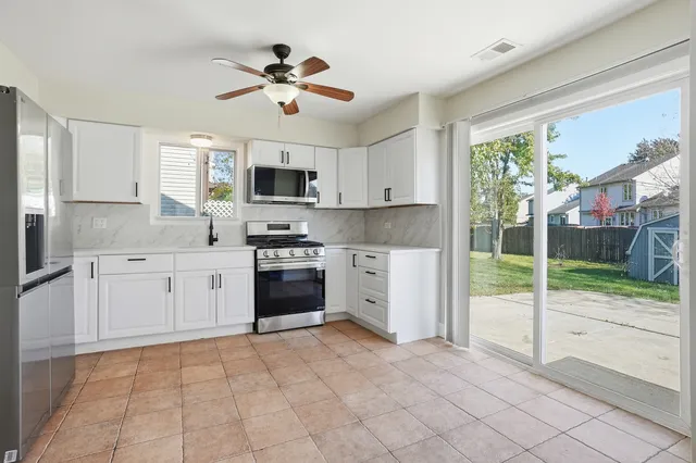 $3,200 | 1101 Ashford Lane, Westmont, IL 60559