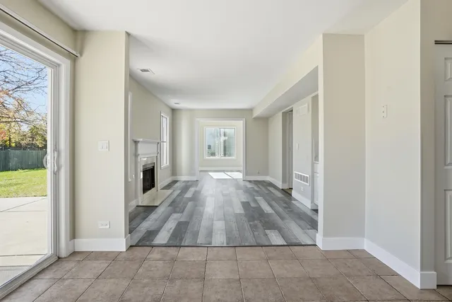 $3,200 | 1101 Ashford Lane, Westmont, IL 60559