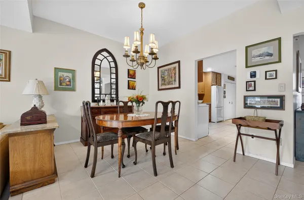 $989,000 | 285 Carriage House Drive, Jericho, NY 11753