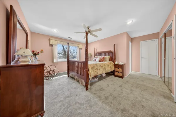 $989,000 | 285 Carriage House Drive, Jericho, NY 11753
