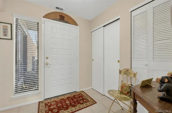 $989,000 | 285 Carriage House Drive, Jericho, NY 11753