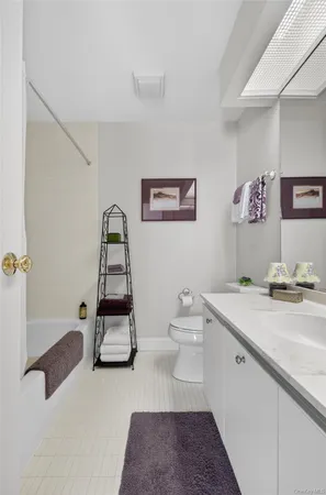 $989,000 | 285 Carriage House Drive, Jericho, NY 11753