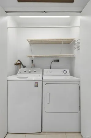 $989,000 | 285 Carriage House Drive, Jericho, NY 11753