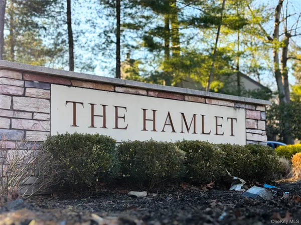 $989,000 | 285 Carriage House Drive, Jericho, NY 11753