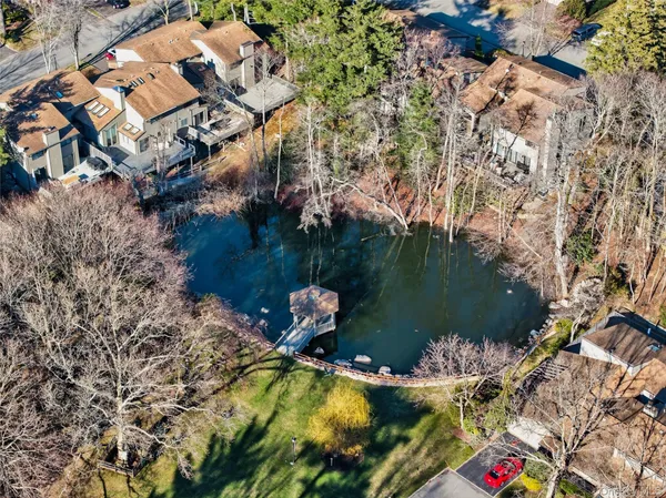 $989,000 | 285 Carriage House Drive, Jericho, NY 11753