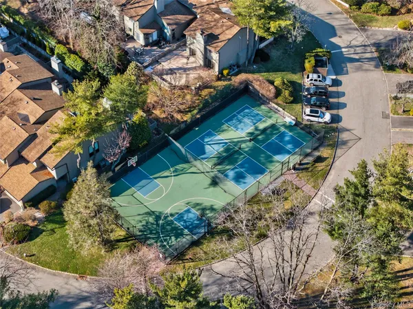 $989,000 | 285 Carriage House Drive, Jericho, NY 11753