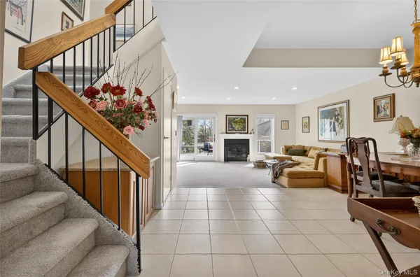 $989,000 | 285 Carriage House Drive, Jericho, NY 11753