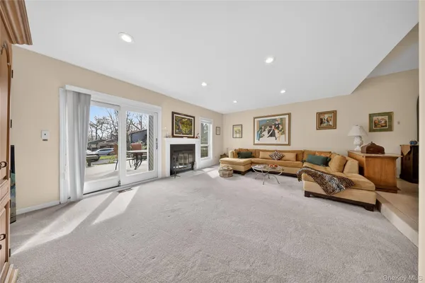 $989,000 | 285 Carriage House Drive, Jericho, NY 11753