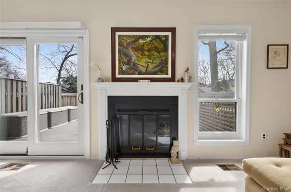 $989,000 | 285 Carriage House Drive, Jericho, NY 11753