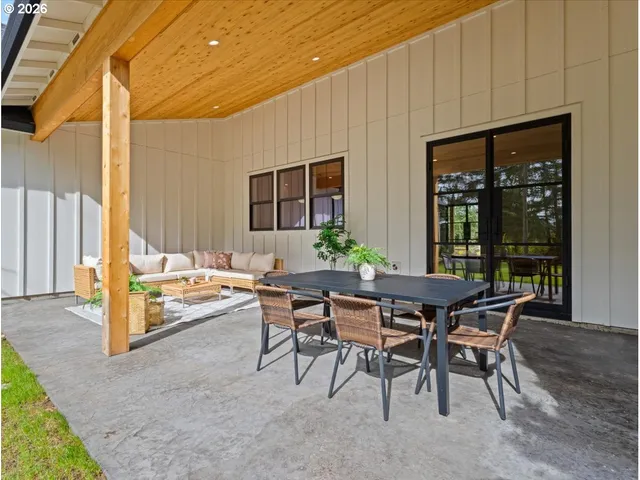 $1,625,000 | 26190 Highway 224, Eagle Creek, OR 97022