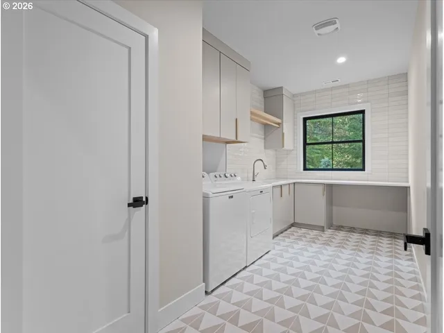 $1,625,000 | 26190 Highway 224, Eagle Creek, OR 97022