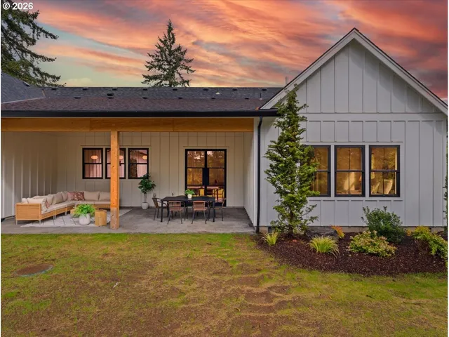 $1,625,000 | 26190 Highway 224, Eagle Creek, OR 97022