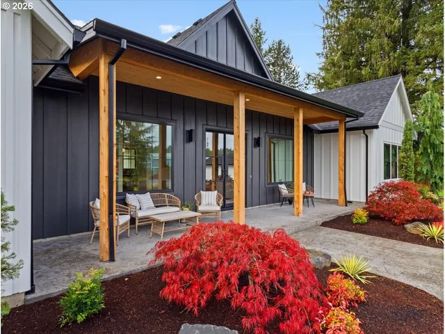 $1,625,000 | 26190 Highway 224, Eagle Creek, OR 97022